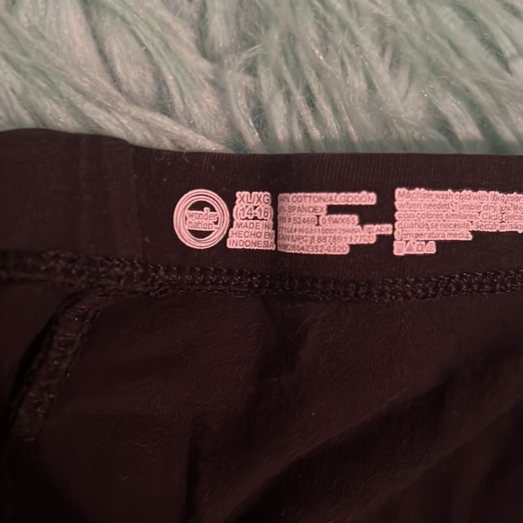 Brand is wonder nation, kid, size extra large, 14-16. its colored black. - Picture 2 of 3